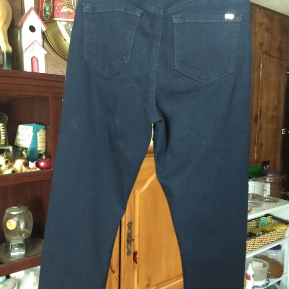 Jeans - Picture 2 of 3